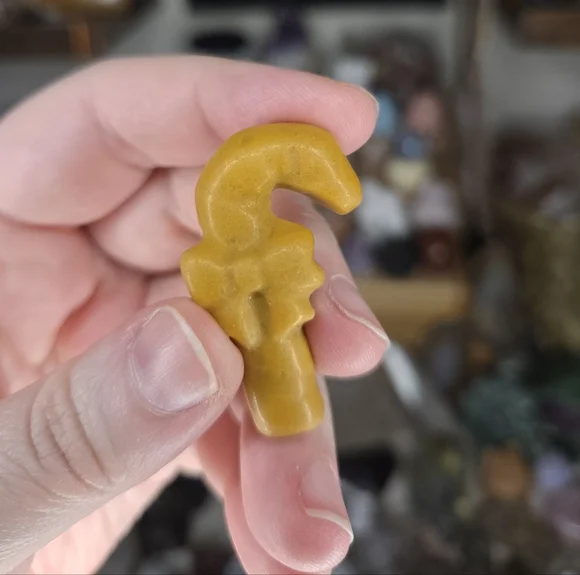 ONE Mini Candy Cane Crystal Carving - Picture 5 of 8